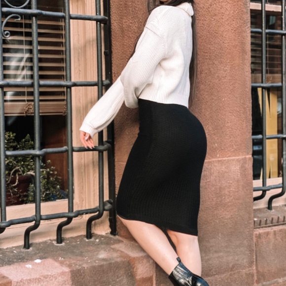 NWT By Egreis Tara Black Pencil Skirt - Picture 2 of 5